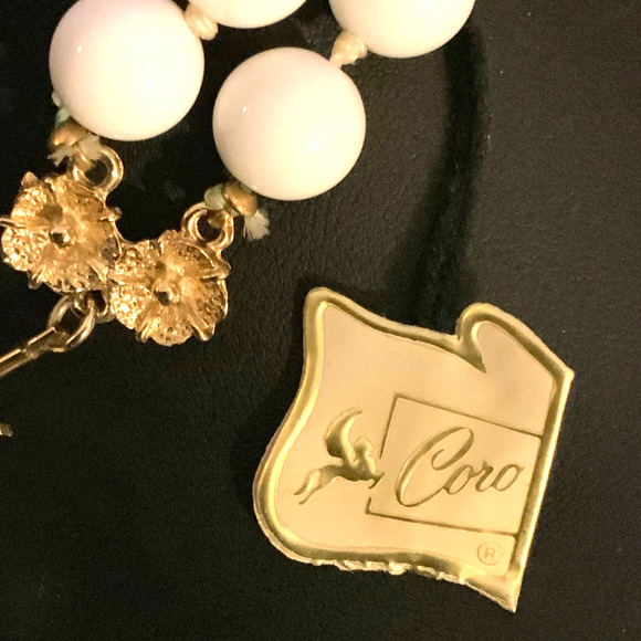 Vintage Coro Lucite 18" Beaded Necklace and Earrings Set - Original Tag - Picture 9 of 10